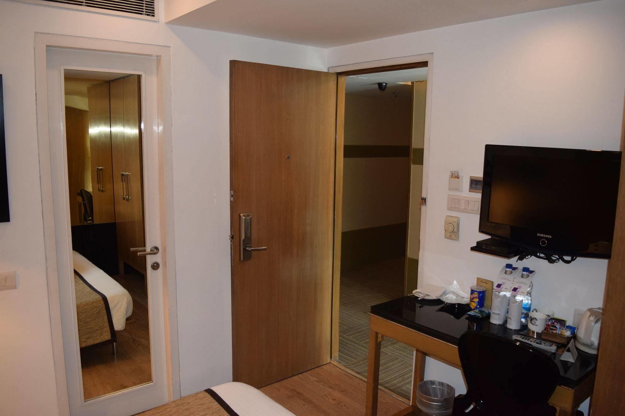 Palace Heights 3*